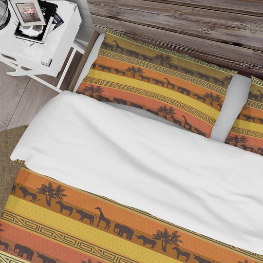 Designart 'African Wildlife with Ethnic Pattern' Tropical Bedding Set - Duvet Cover & Shams
